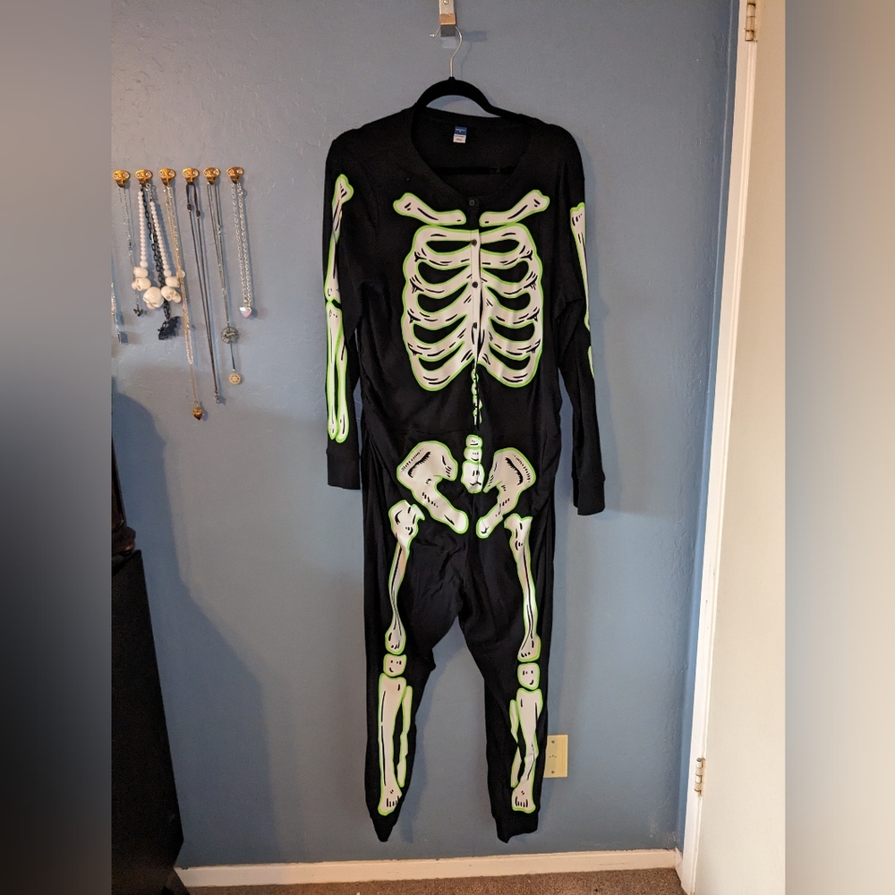Old Navy Maternity Halloween Skeleton Jumpsuit sz. Xl (Glows In The Dark!)